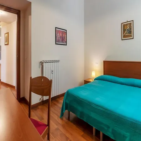 Guesthost - Piazza Re Di