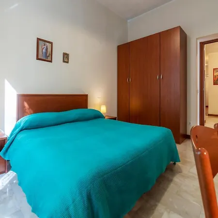 Guesthost - Piazza Re Di *