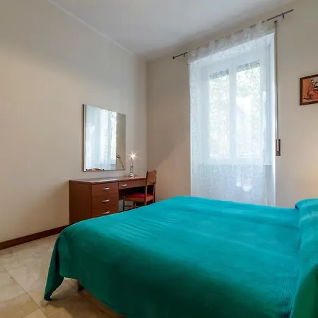 Guesthost - Piazza Re Di 로마