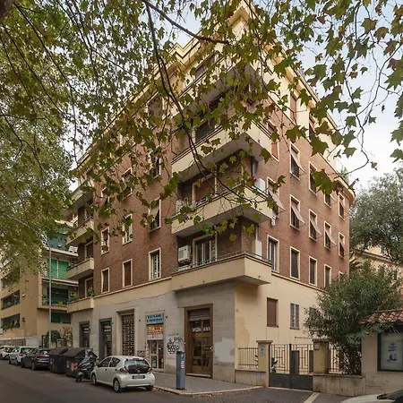 Guesthost - Piazza Re Di