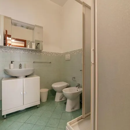 Guesthost - Piazza Re Di 아파트