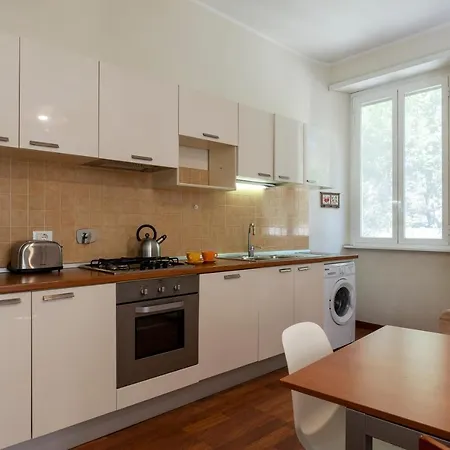 Guesthost - Piazza Re Di *