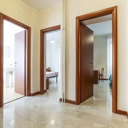 Guesthost - Piazza Re Di 아파트 *