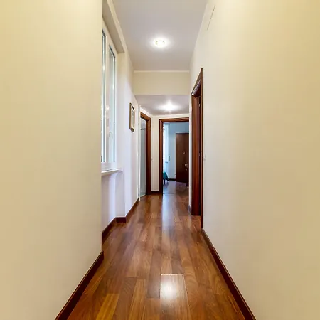 Guesthost - Piazza Re Di