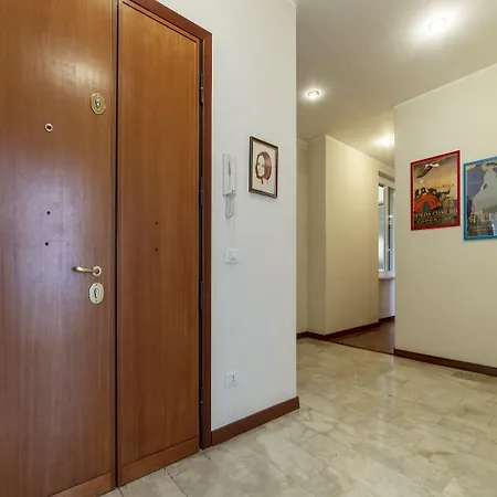 Guesthost - Piazza Re Di