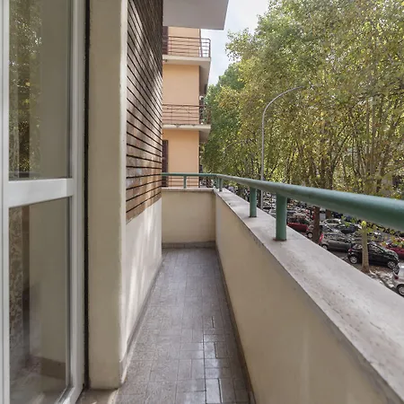 Guesthost - Piazza Re Di