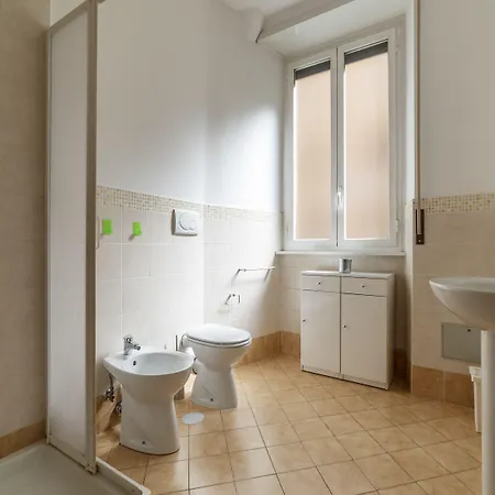 Guesthost - Piazza Re Di *