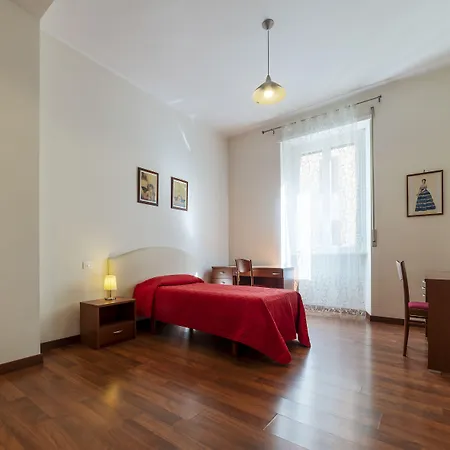 Guesthost - Piazza Re Di 아파트