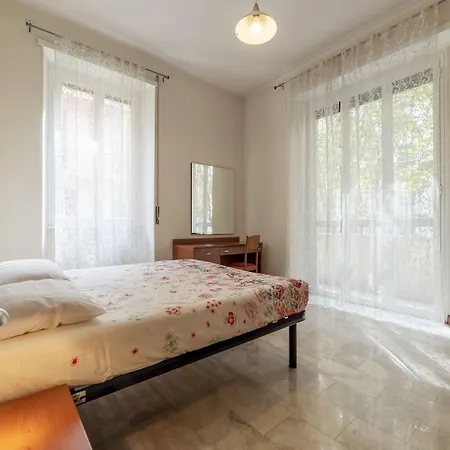 Guesthost - Piazza Re Di