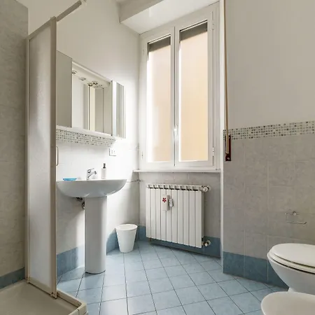 Guesthost - Piazza Re Di 아파트