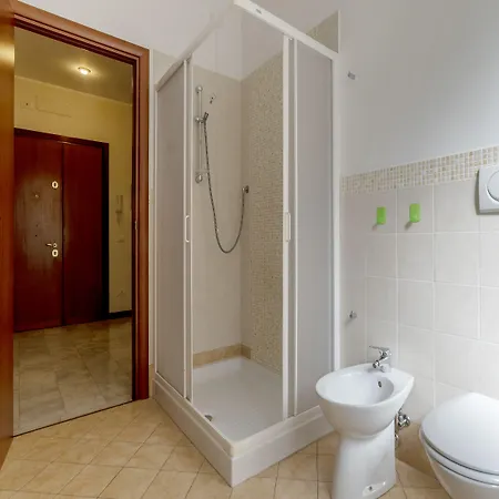 Guesthost - Piazza Re Di *