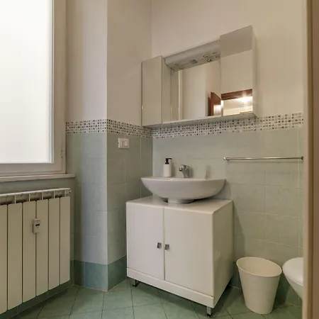 Guesthost - Piazza Re Di