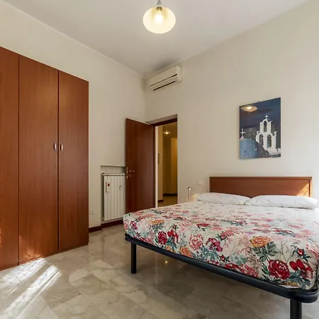 Guesthost - Piazza Re Di